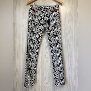 V.I.P. Black White Tribal Print Skinny Jeans Size 1/2 NWOT